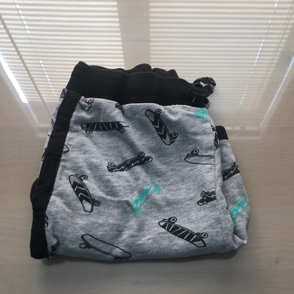 Shorts - Picture 3 of 3